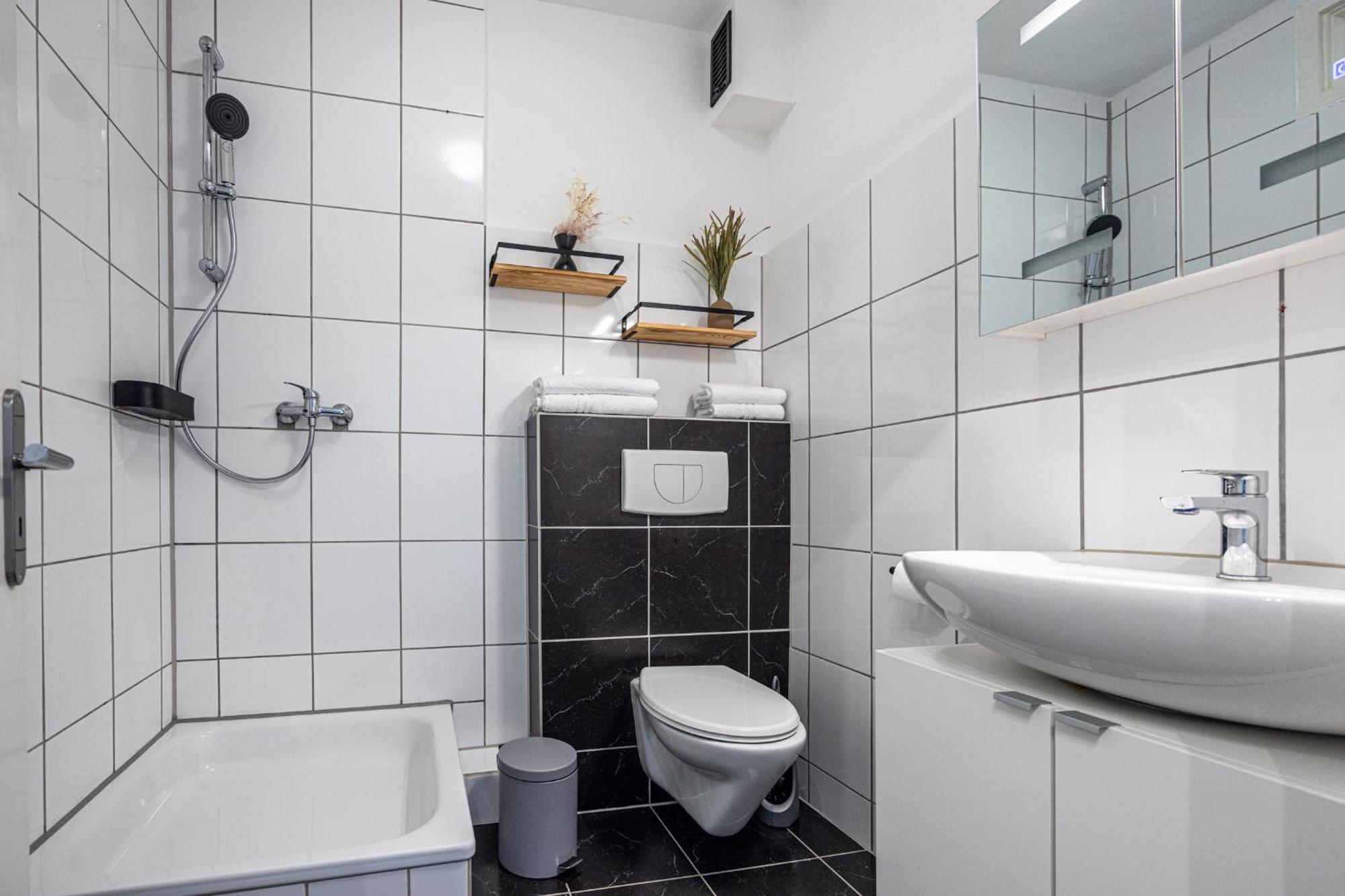 Have-A-Nice-Stay - Nahe Bahnhof Ahrensburg - 20 Minuten Nach Hamburg - Trotzdem Ruhig Gelegen - 6 Minuten Zu Fuss Ins Zentrum Ahrensburg - Modern Eingerichtet Esterno foto